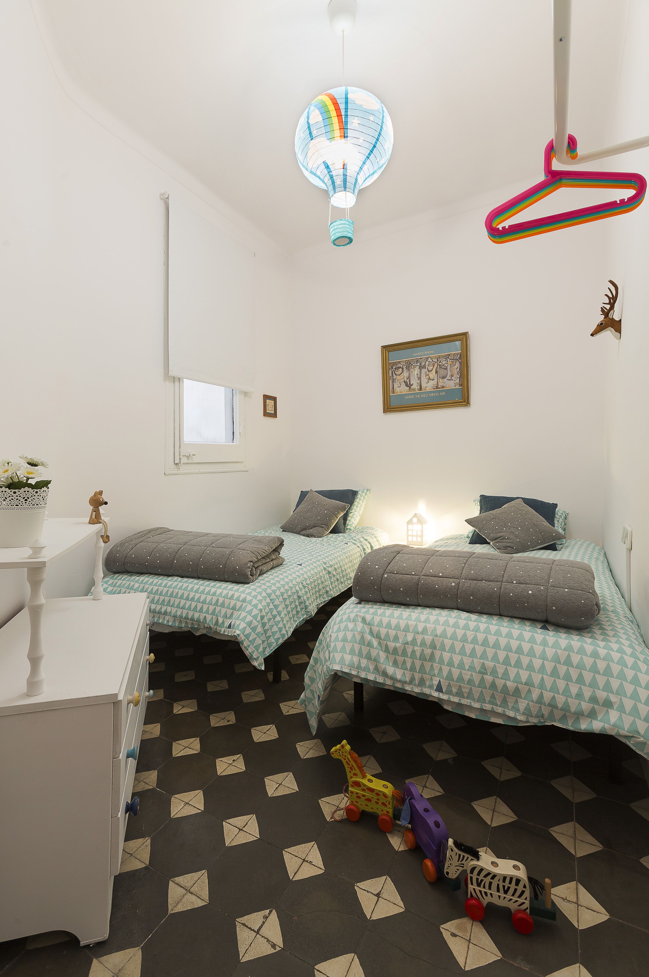 3 bedrooms, iron/ironing board, internet, bed sheets