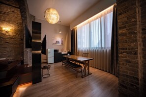 Family Room (Party Room) | Living area