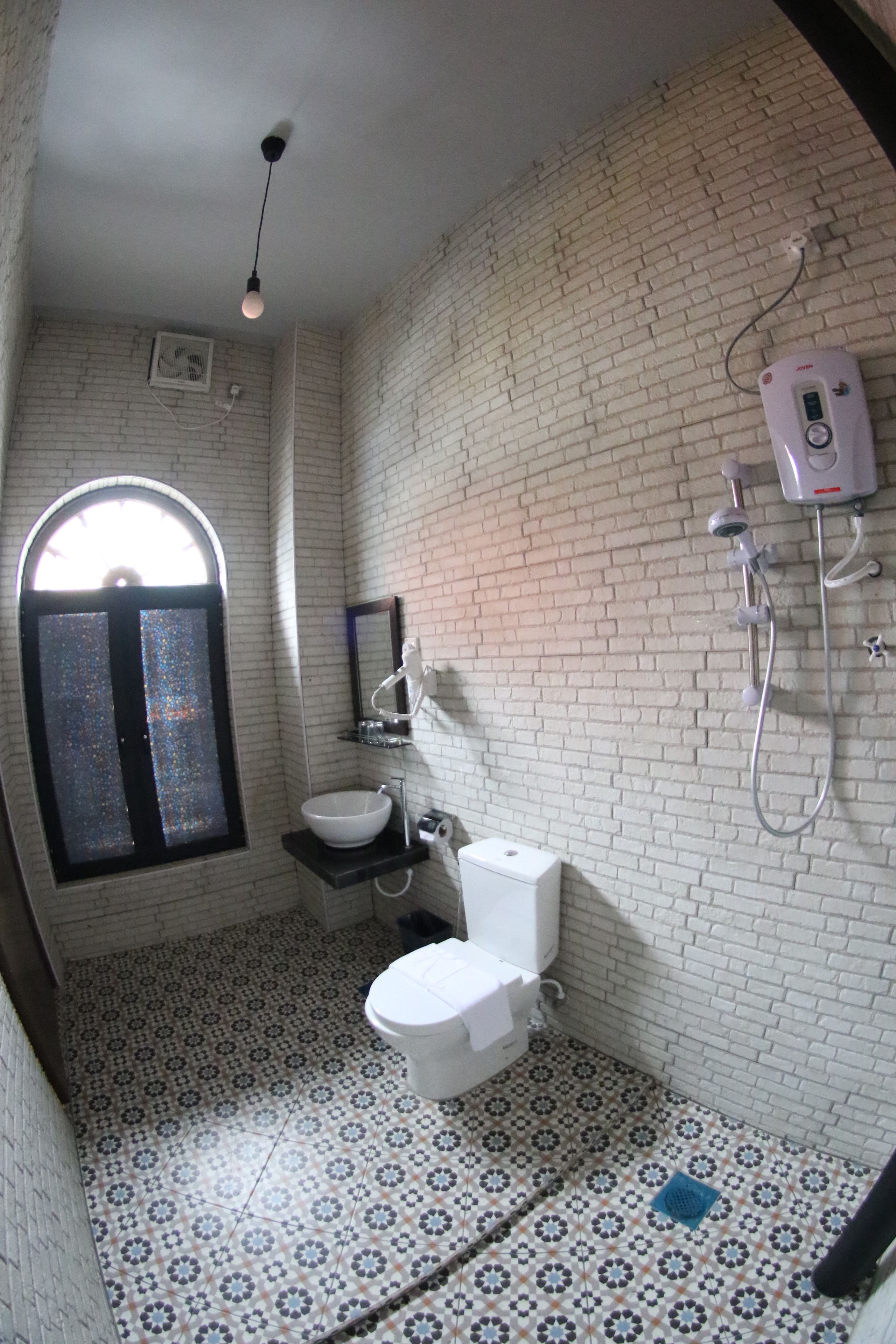 premium double room (front view) | bathroom | free toiletries, towels