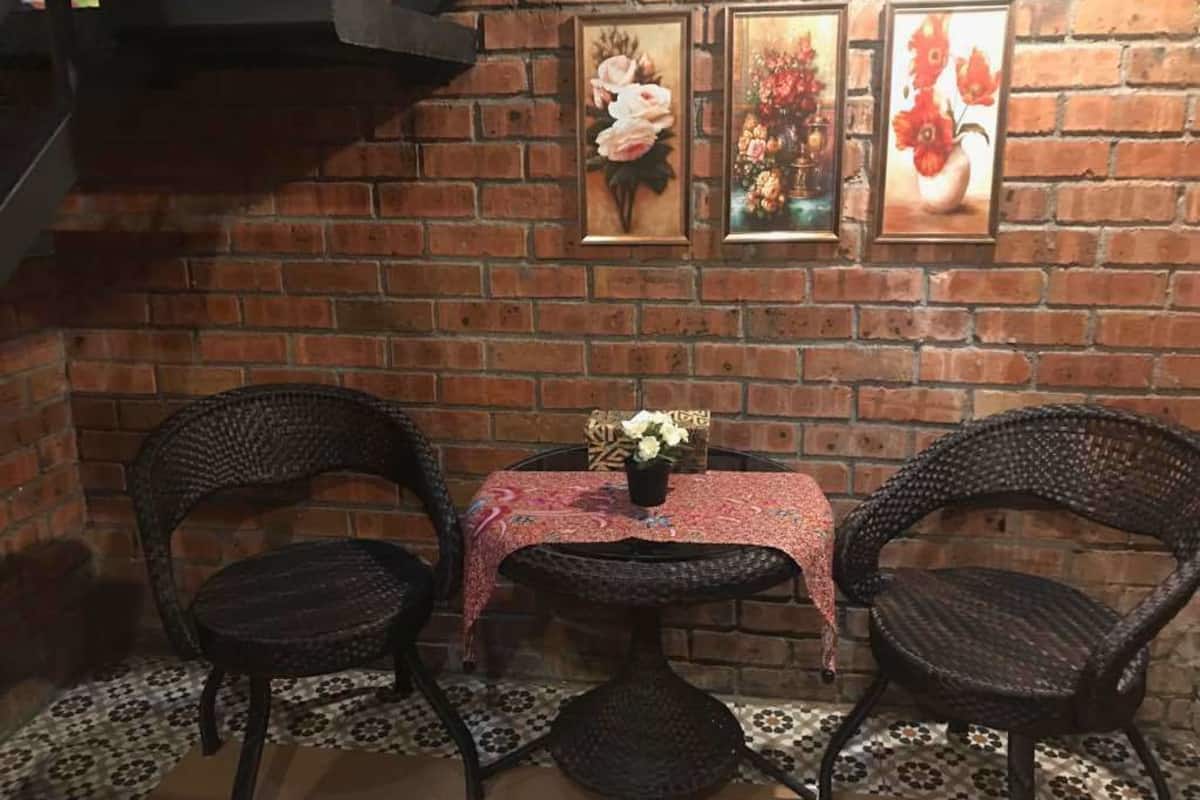 family duplex, shared bathroom | in-room safe, desk, iron/ironing board, rollaway beds