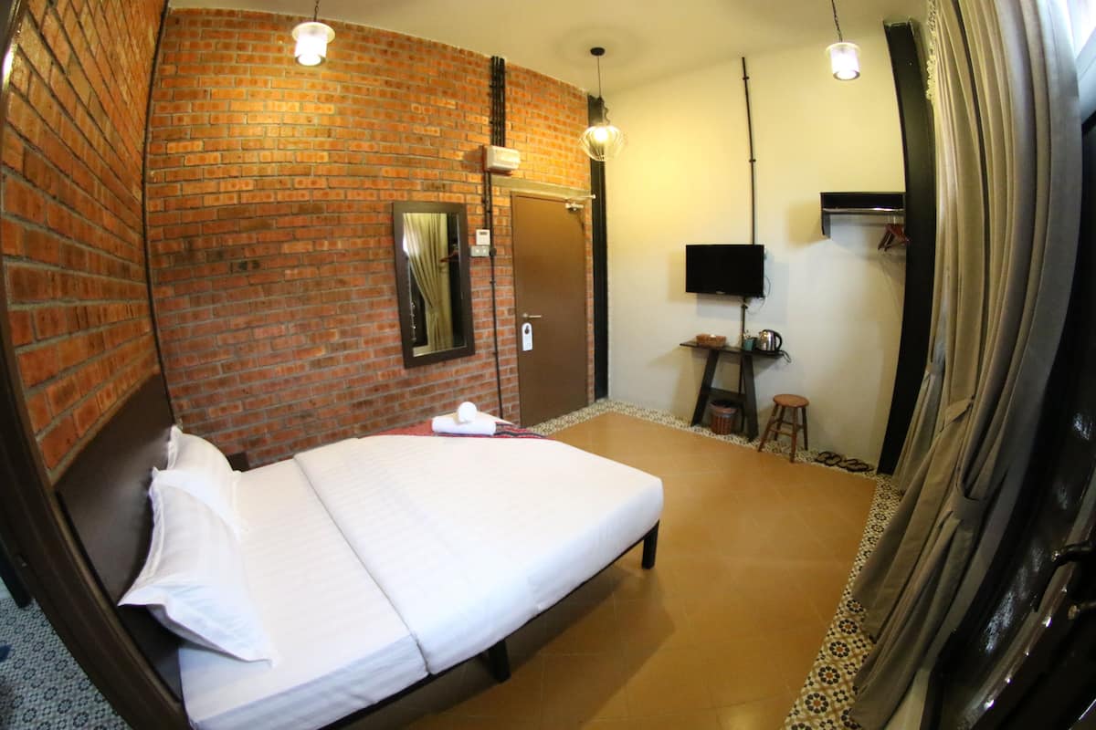 premium double room (front view) | in-room safe, desk, iron/ironing board, rollaway beds