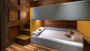 Premium bedding, in-room safe, desk, blackout curtains