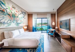 高档床上用品、客房内保险箱、办公桌、遮光窗帘