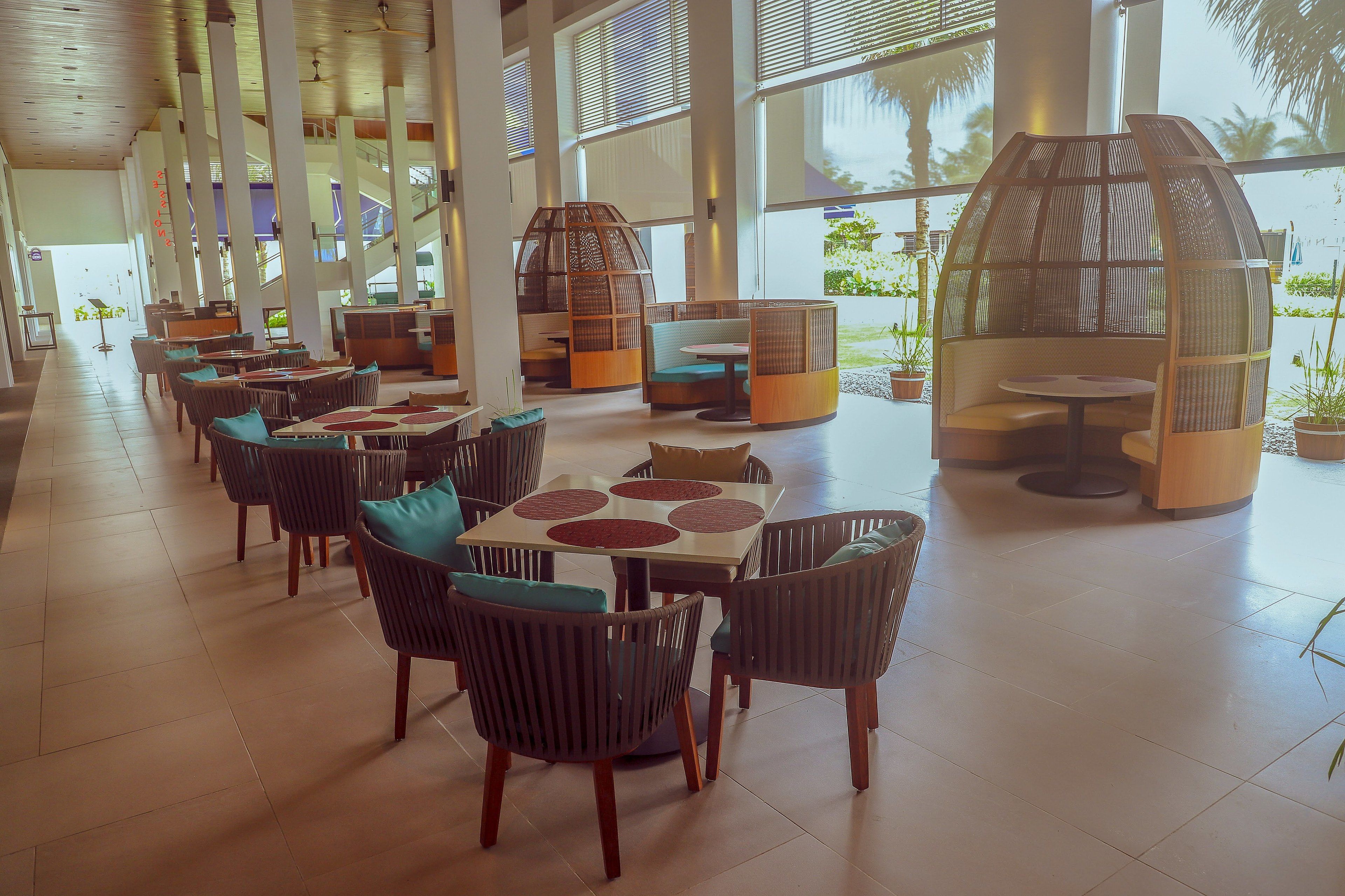 2 restaurants, breakfast, lunch served; local and international cuisine