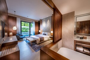 Premium bedding, in-room safe, desk, blackout drapes