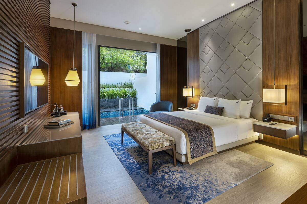 Studio Suite (Gold) | Peralatan tempat tidur premium, peti besi dalam bilik, meja 