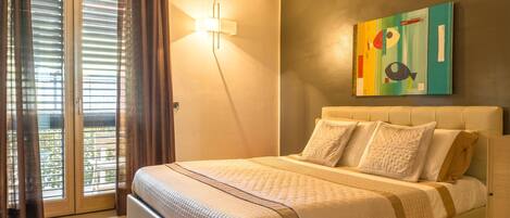 2 sovrum, ljudisolering, strykjärn/strykbräda och resesäng