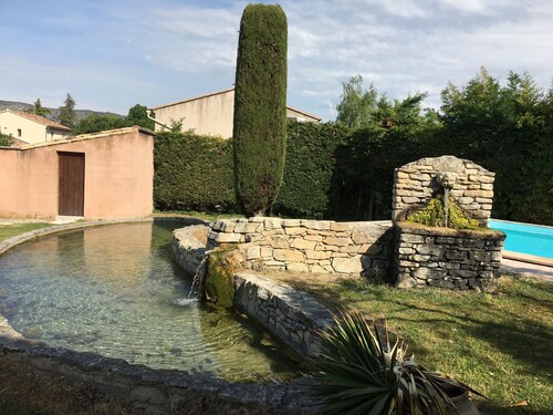 Trés grande villa  idéalement située, piscine privée, billard, jacuzzi,clim,WIFI