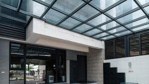 A modern building with a glass roof, large windows, and a minimalist design. - Jophina B&B (Donggang)