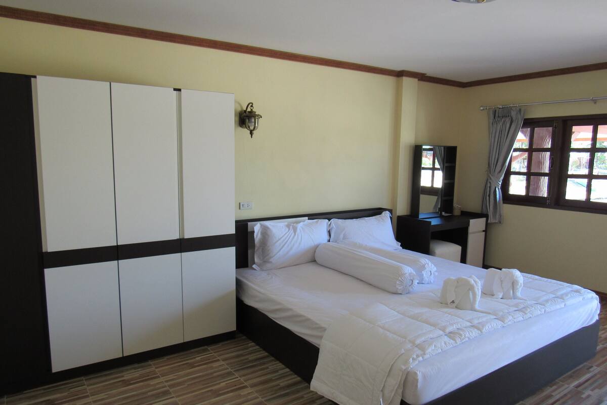 Rollaway beds, free WiFi