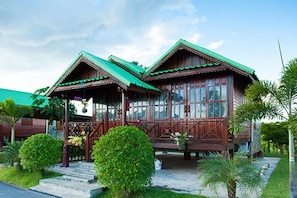 Superior Traditional House  | Balcony