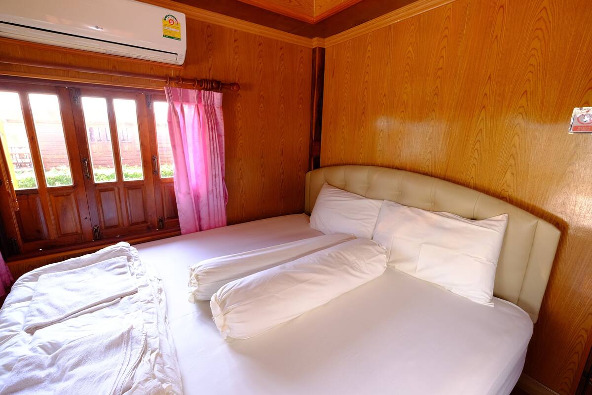 Rollaway beds, free WiFi