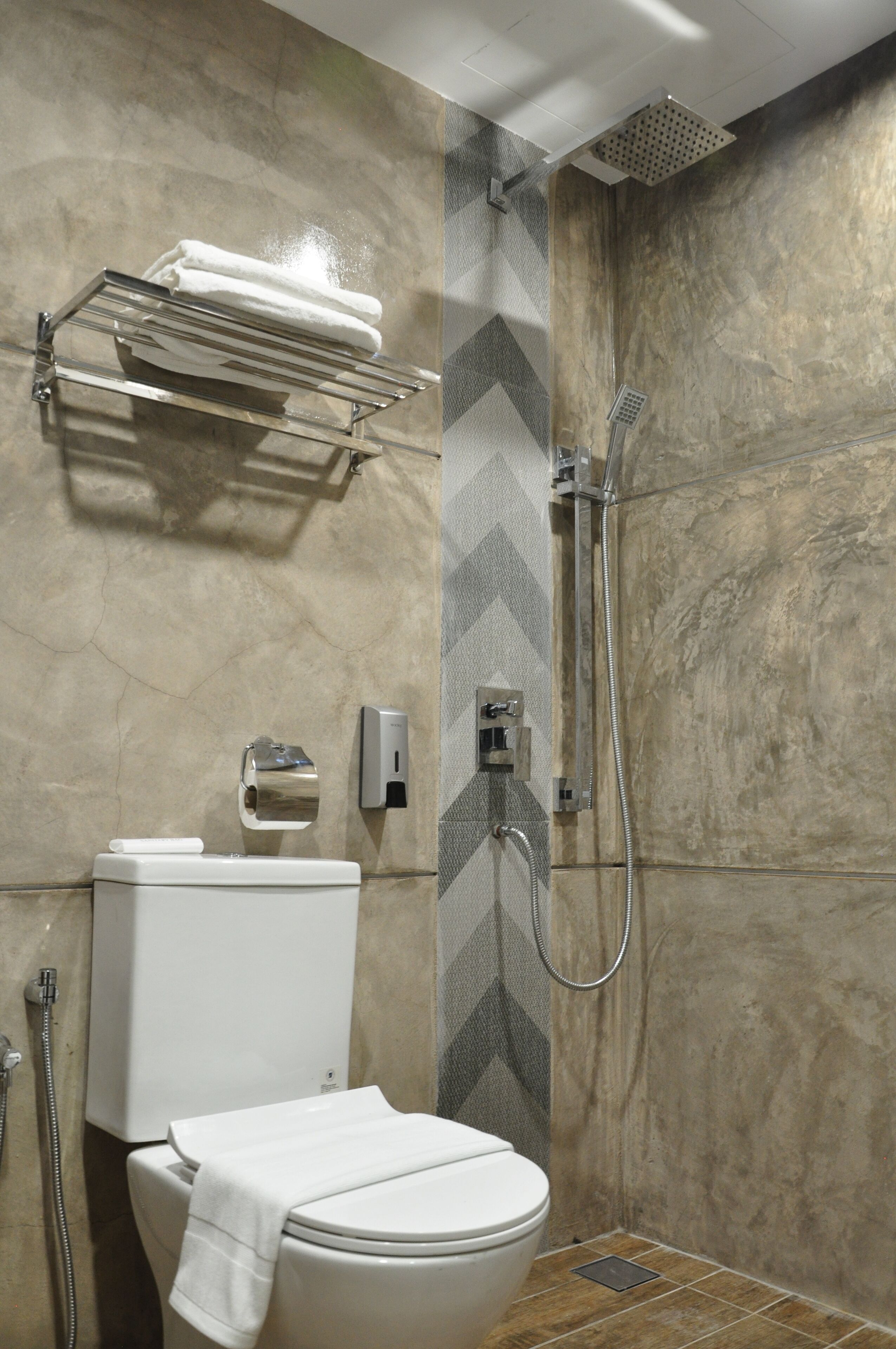 superior triple with window | bathroom | shower, free toiletries, hair dryer, bidet