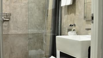 Shower, free toiletries, hair dryer, bidet