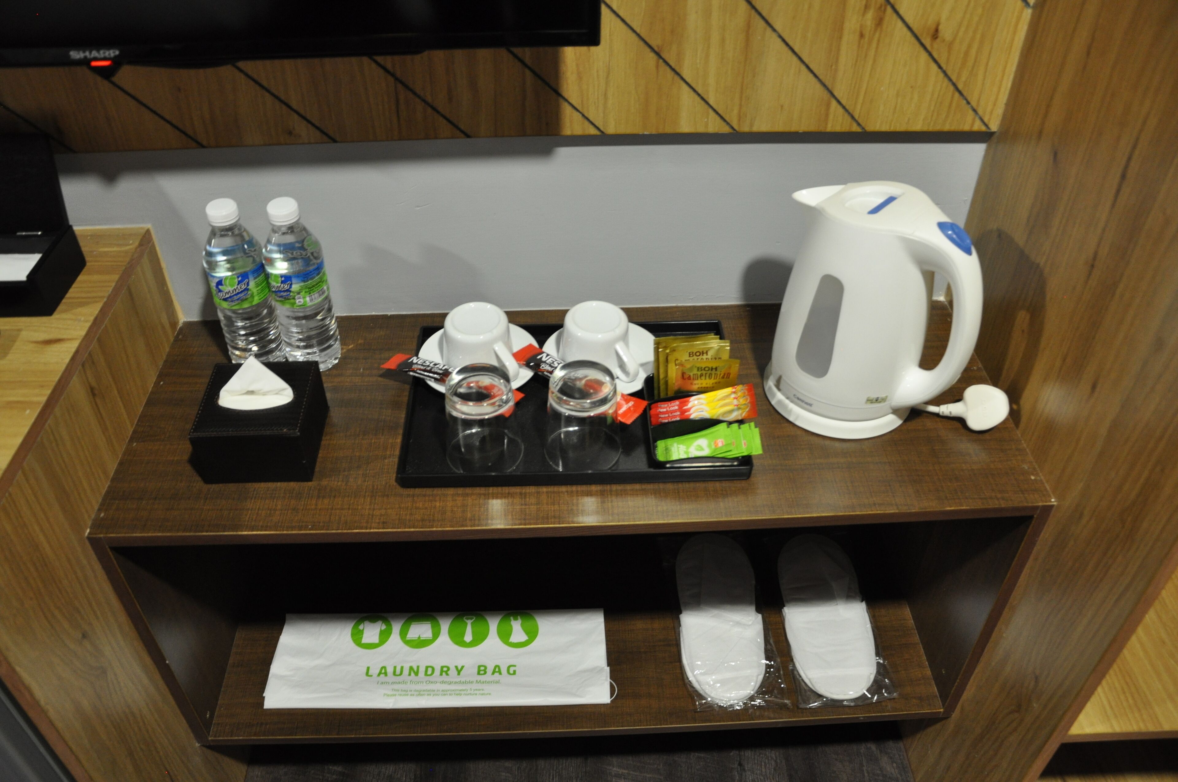 superior triple with window | room amenity