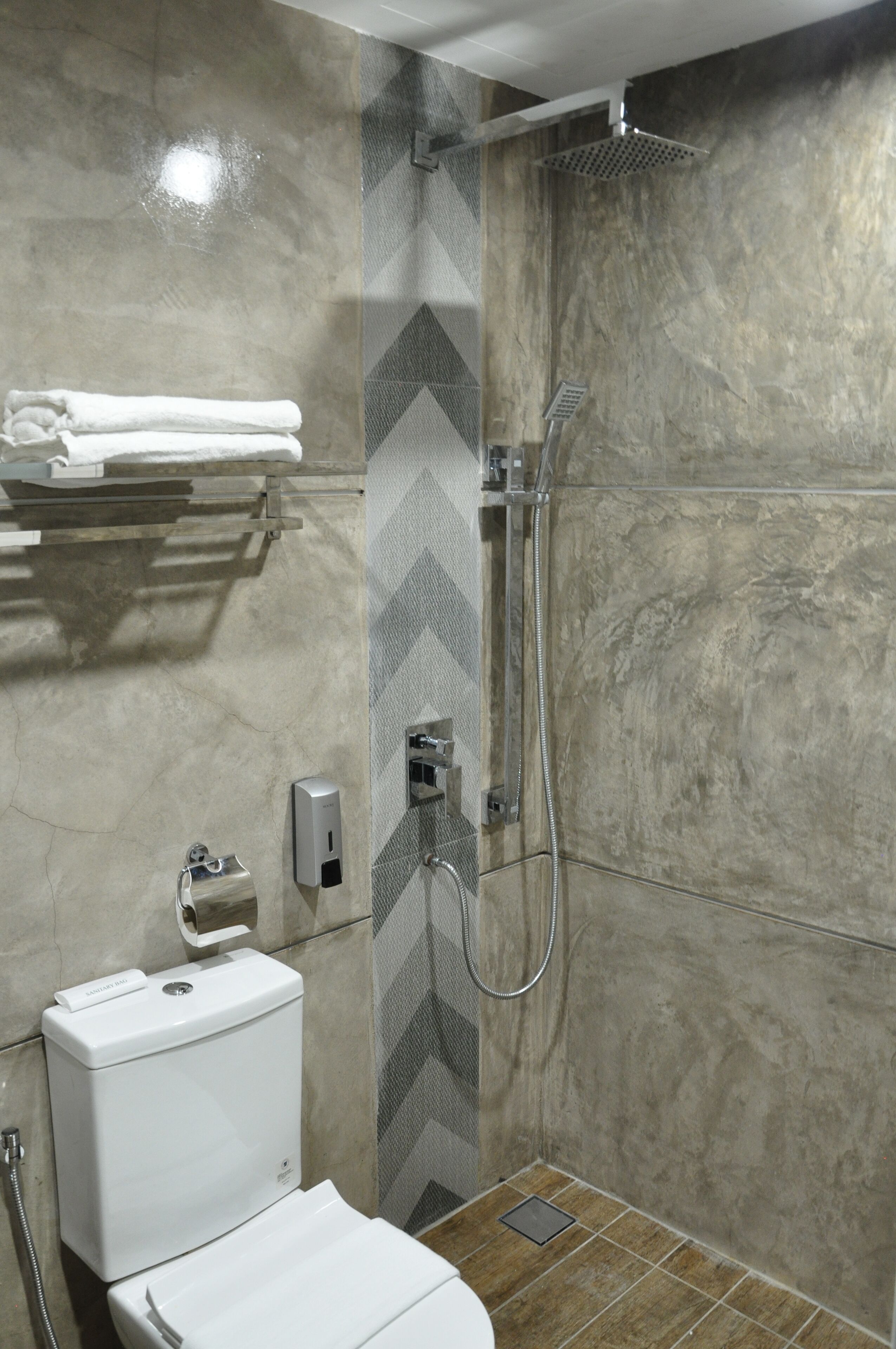 standard twin no window | bathroom | shower, free toiletries, hair dryer, bidet