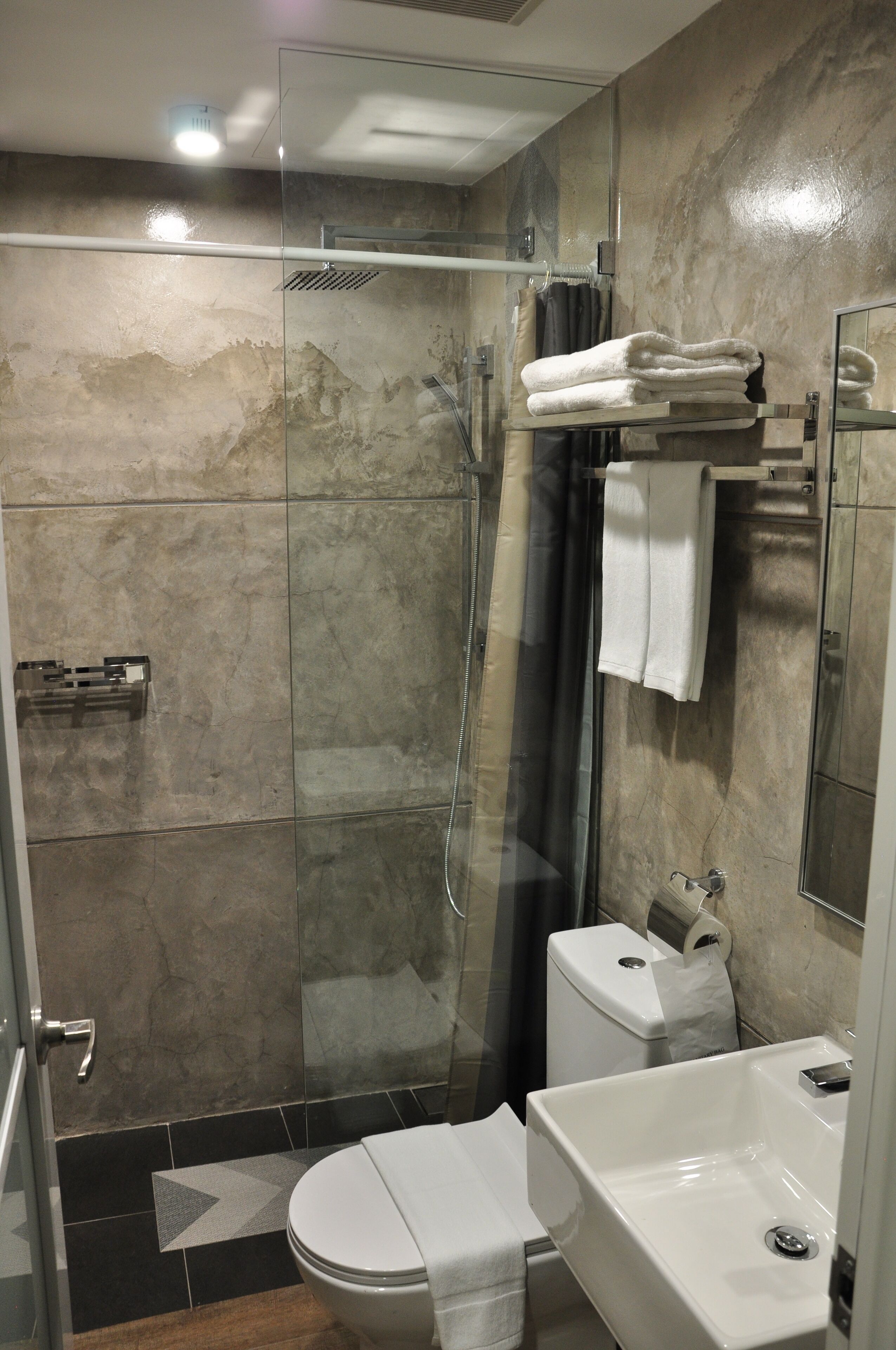 superior quadruple room | bathroom | shower, free toiletries, hair dryer, bidet