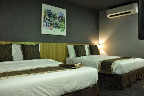 Kamar Quadruple Standar, tanpa jendela | Minibar, meja kerja, setrika/meja setrika, dan Wi-Fi gratis
