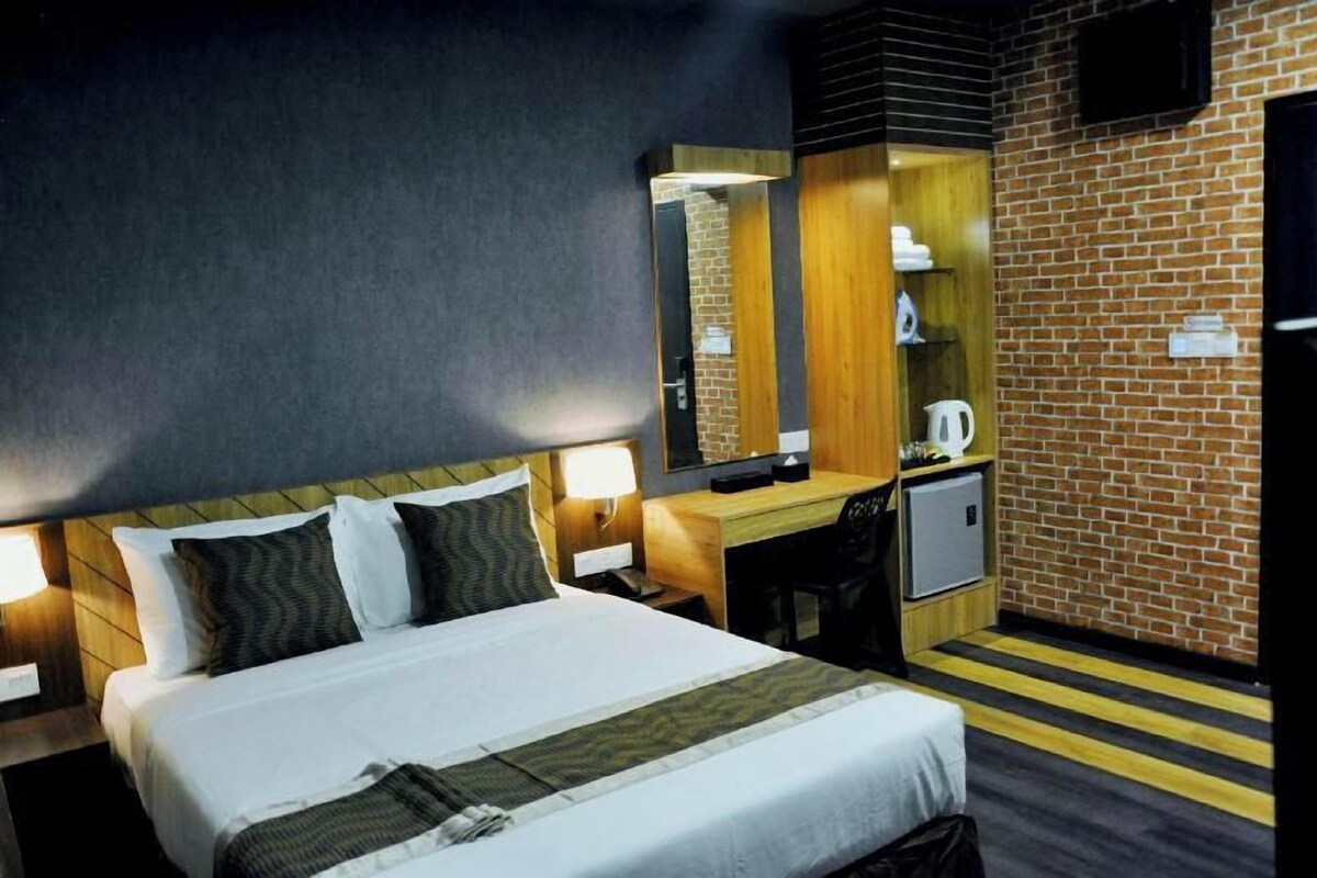 Minibar, desk, iron/ironing board, free WiFi