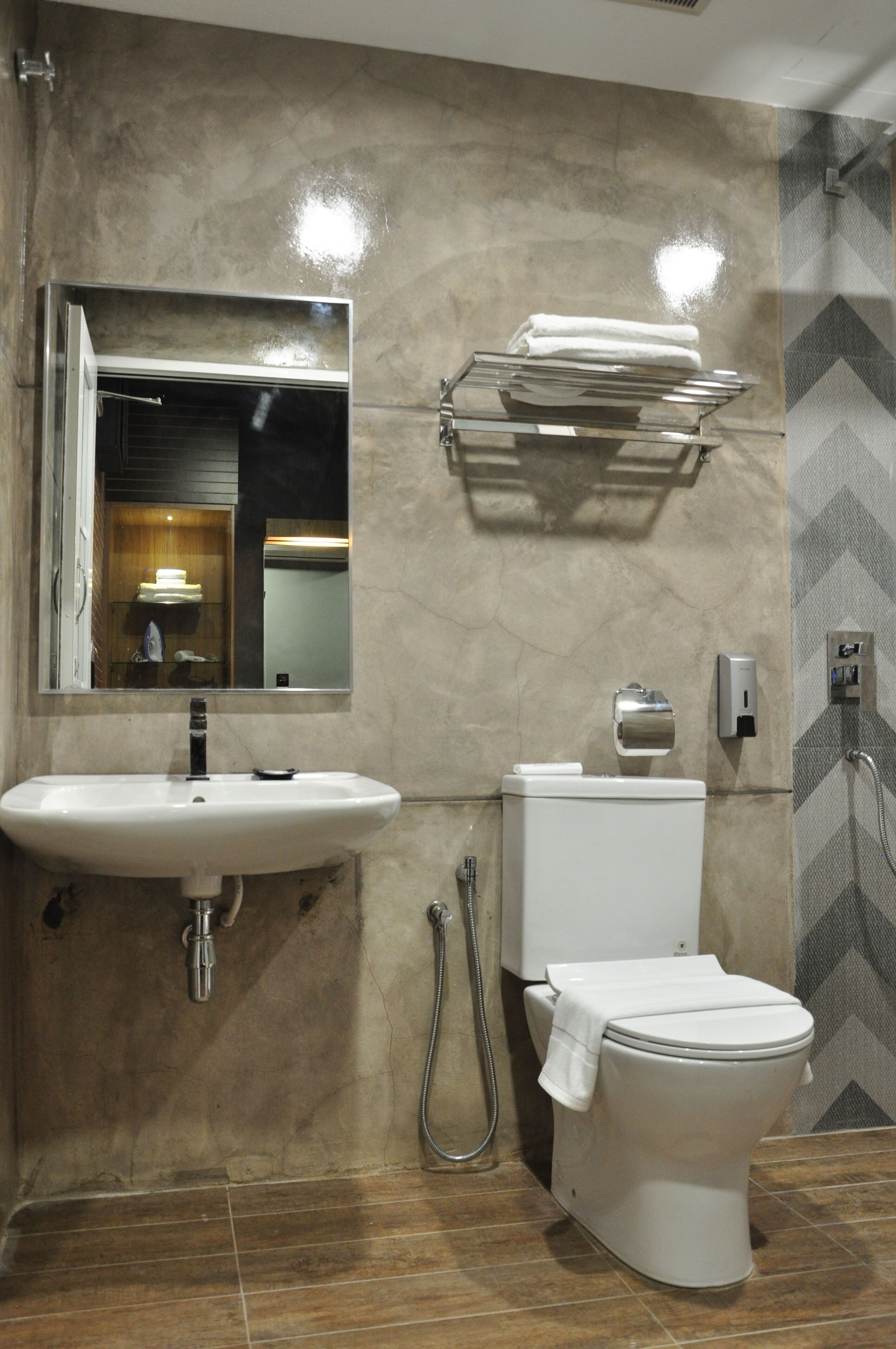 shower, free toiletries, hair dryer, bidet