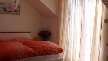 1 bedroom, internet, bed sheets