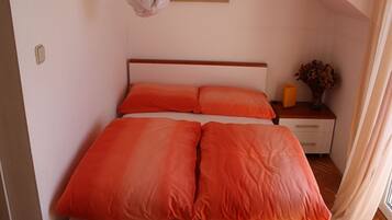 1 bedroom, internet, bed sheets