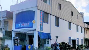 المنشأة من الخارج