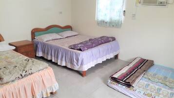 Room for 6, Shared Bathroom | Individually decorated, individually furnished, blackout drapes