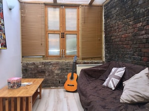 Habitación familiar, para no fumadores, baño privado (En Suite with Conservatory ) | Área de sala de estar | Televisión de pantalla plana y Netflix