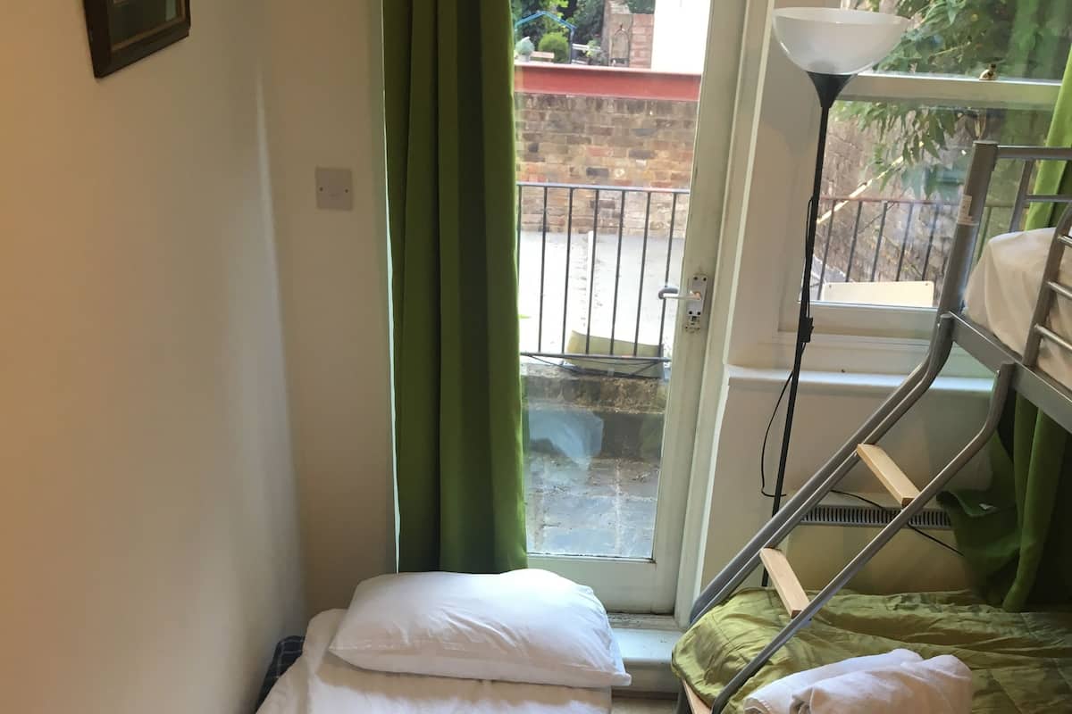 Family Quadruple Room, Balcony (En Suite) | WiFi (free), bed sheets