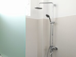 Luxury Double Room | Bathroom | Shower, free toiletries, hair dryer, slippers