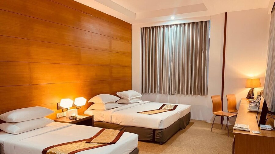 Yama Hotel & Rooftop Bar