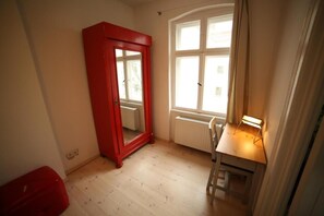 2 bedrooms, free cribs/infant beds, free WiFi, bed sheets - Berlin-Apartments (Berlin)