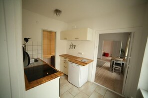 Kühlschrank, Ofen, Herdplatte, Geschirrspüler