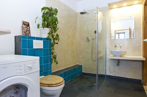 Family Apartment, 2 Bedrooms, Kitchen | Bathroom | Shower, rainfall showerhead, hair dryer, towels - Berlin-Apartments (Berlin)