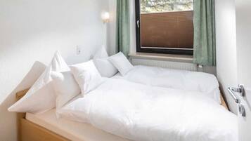 2 bedrooms, WiFi, bed sheets