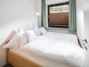 2 bedrooms, WiFi, bed sheets