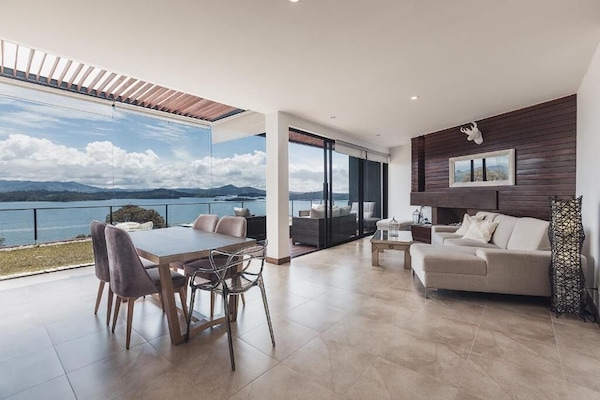 Apartment | Living area | Flat-screen TV, fireplace