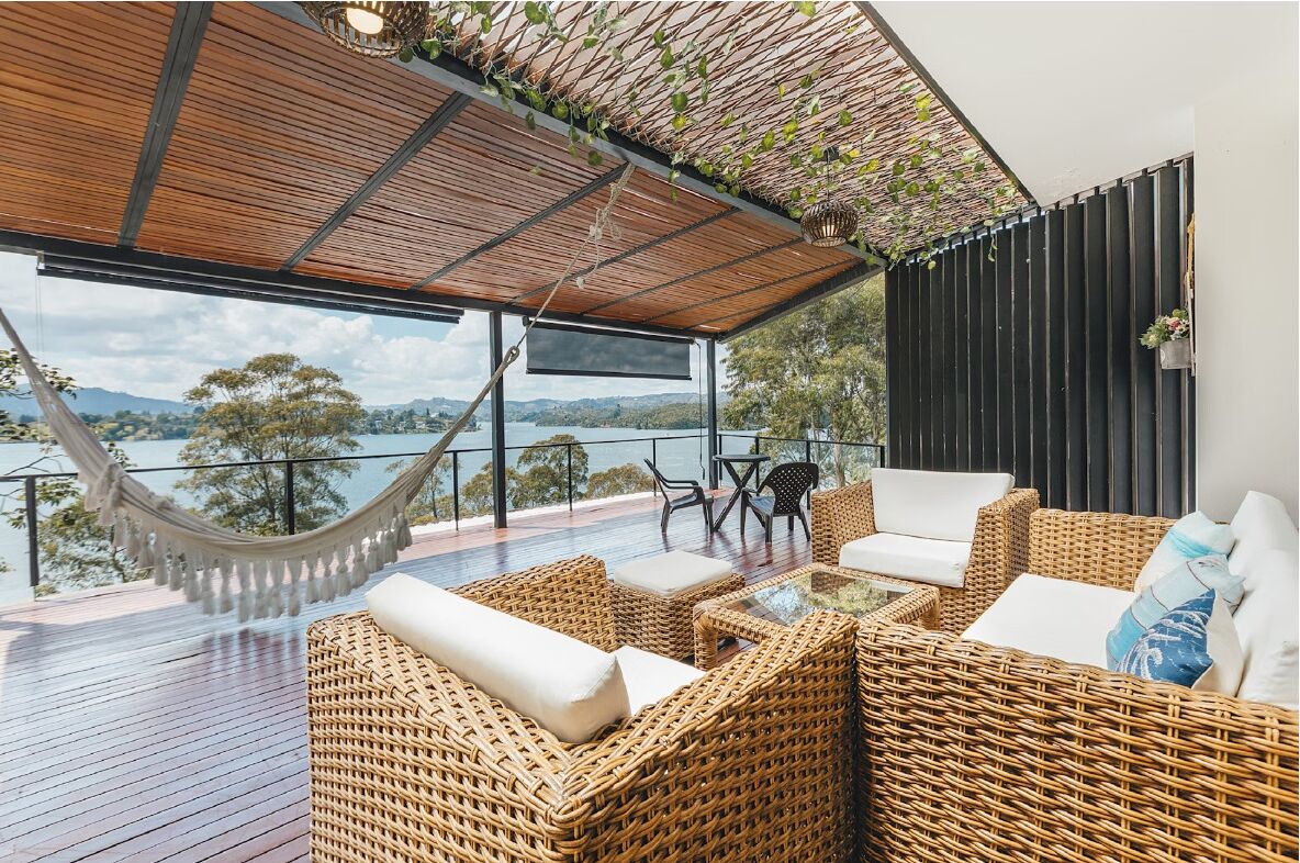 Comfort Apartment | Living room | Flat-screen TV, fireplace