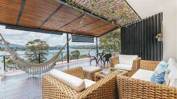 Comfort Apartment | Living room | Flat-screen TV, fireplace