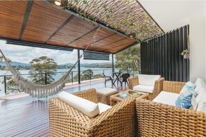 Comfort Apartment | Living room | Flat-screen TV, fireplace