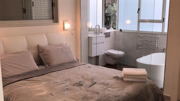 Deluxe Apartment, 3 Bedrooms | 3 bedrooms, premium bedding, desk, iron/ironing board