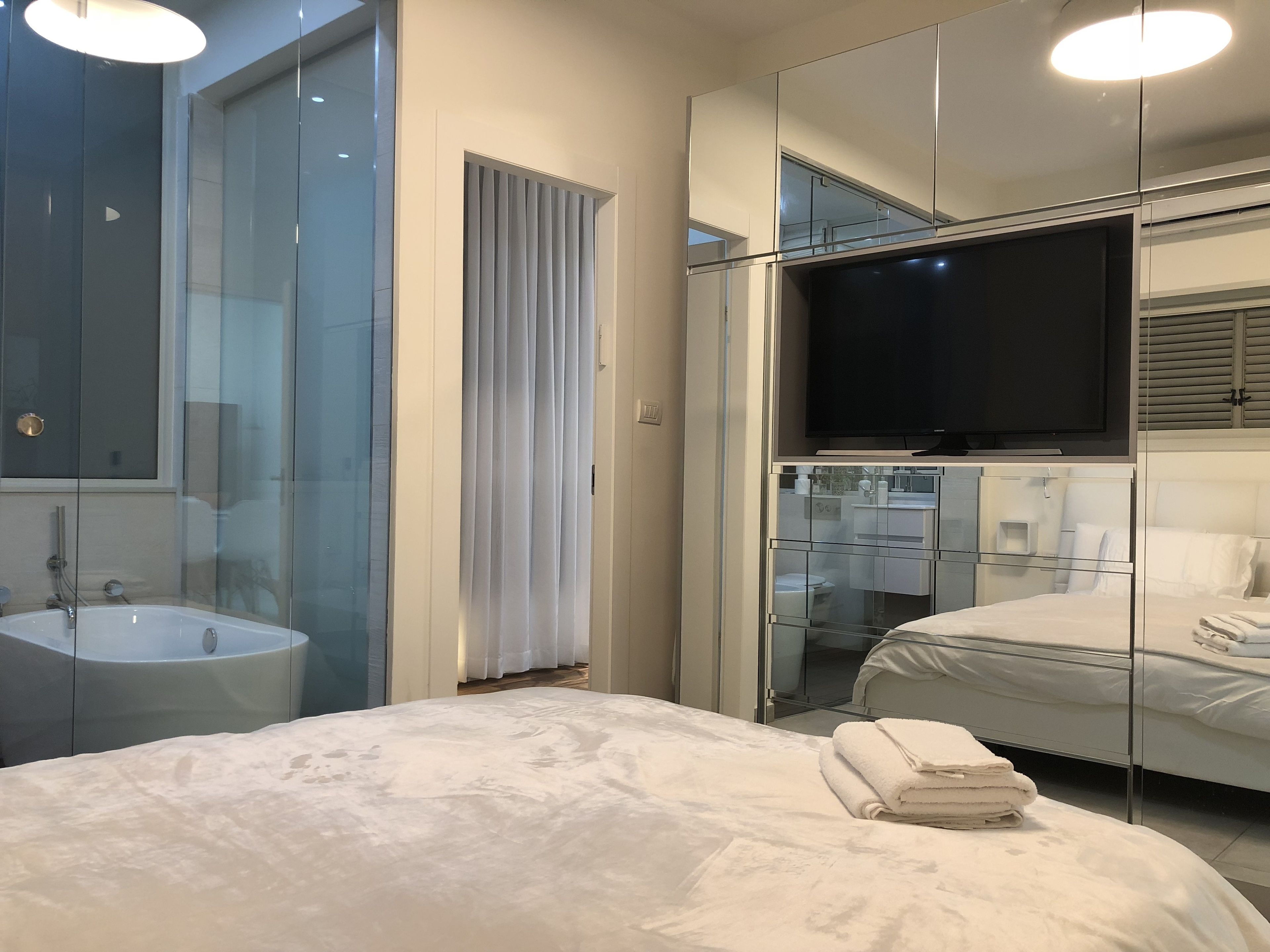 Departamento Deluxe, 3 habitaciones | Área de sala de estar | Televisión de pantalla plana 