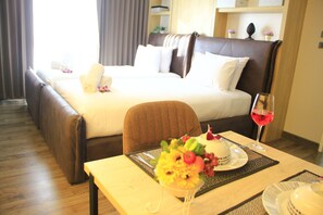Family Room | In-room safe, desk, blackout drapes, free WiFi - Wellness Chiangmai Hotel (Chiang Mai)