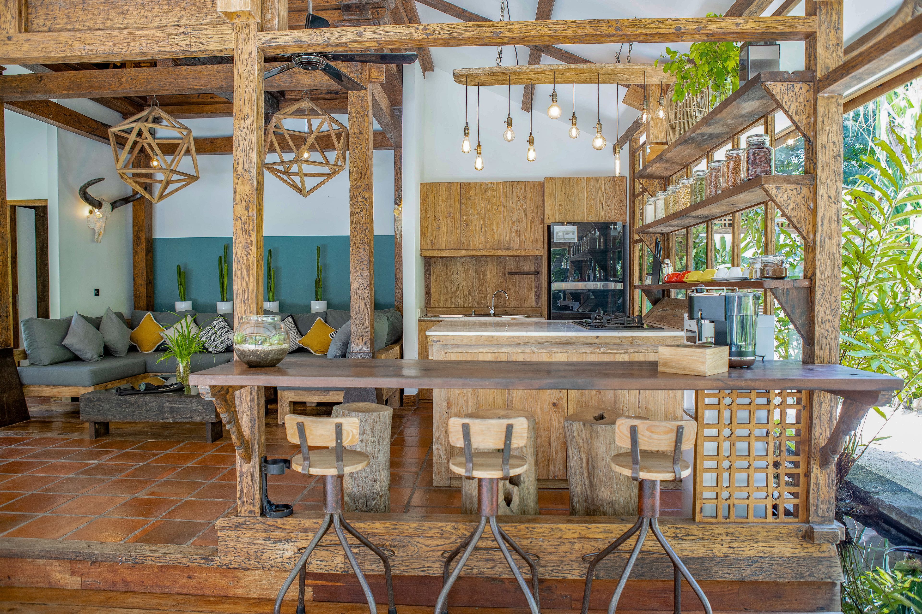 デラックス ヴィラ 2  ベッドルーム プライベートプール (Gaia) | リビング エリア | 70 cmの液晶テレビ (ケーブル放送視聴可)、テレビ