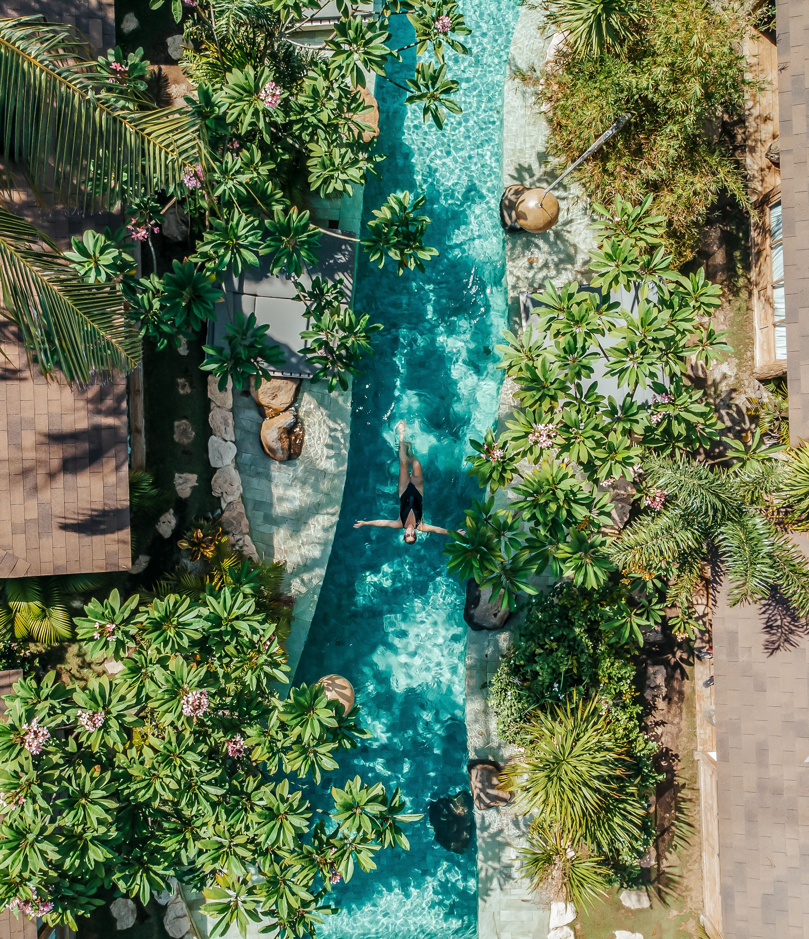 高級寝具、ミニバー、セーフティボックス (室内)、客室ごとに異なる装飾