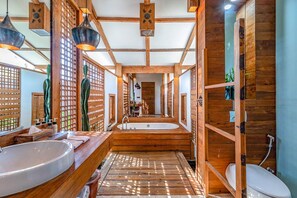 Vila Mewah, 1 kamar tidur, pemandangan kebun, di pinggir kolam renang (Private villa with Pool) | Shower kamar mandi