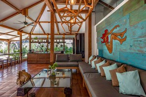 3 Bedroom Villa with Private Pool (Jade) | Living room | 70-cm LCD TV with cable channels, TV - Kuno Villas (Gili Trawangan)