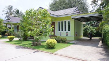 家庭四人房, 1 張特大雙人床, 露台 | 1 間睡房、房內夾萬、遮光窗簾/窗簾、隔音