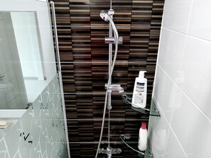 Toetasjesleilighet (Rosemary) | Dusj på badet